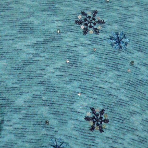 Pullover snowflake turtleneck sweater, drawstring bottom, GUC - Picture 6 of 15